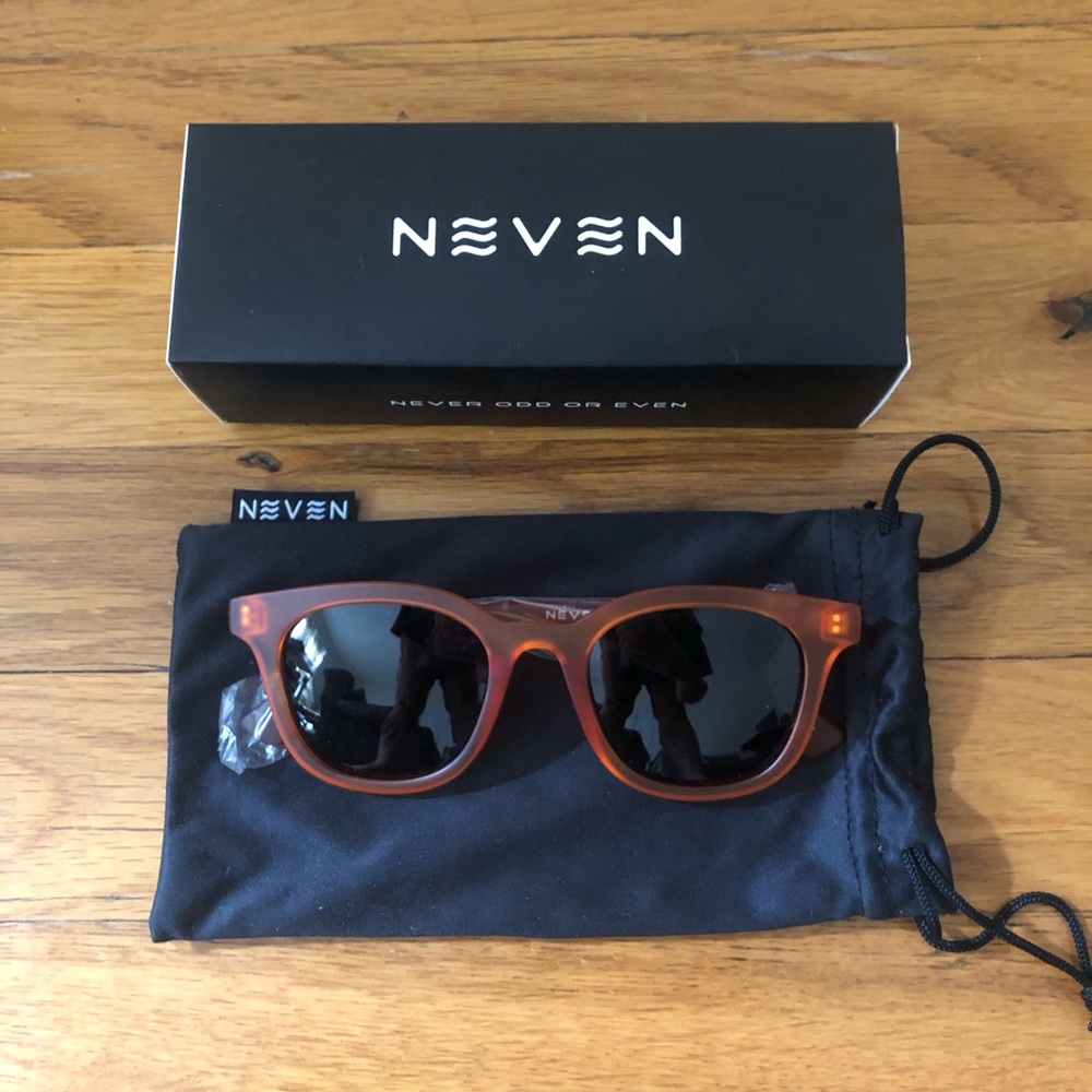 New in Box! NEVEN Polarized Bondi Sunglasses in Sunsetter/Black